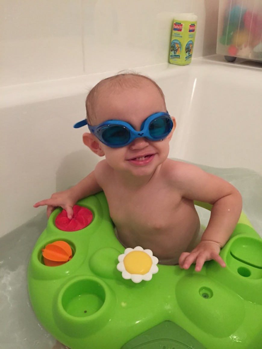 Laura dans le bain