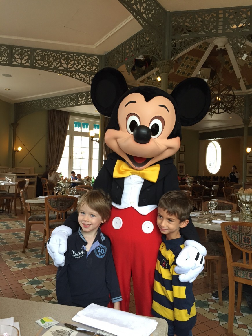 Charlie et Maxime à Disneyland