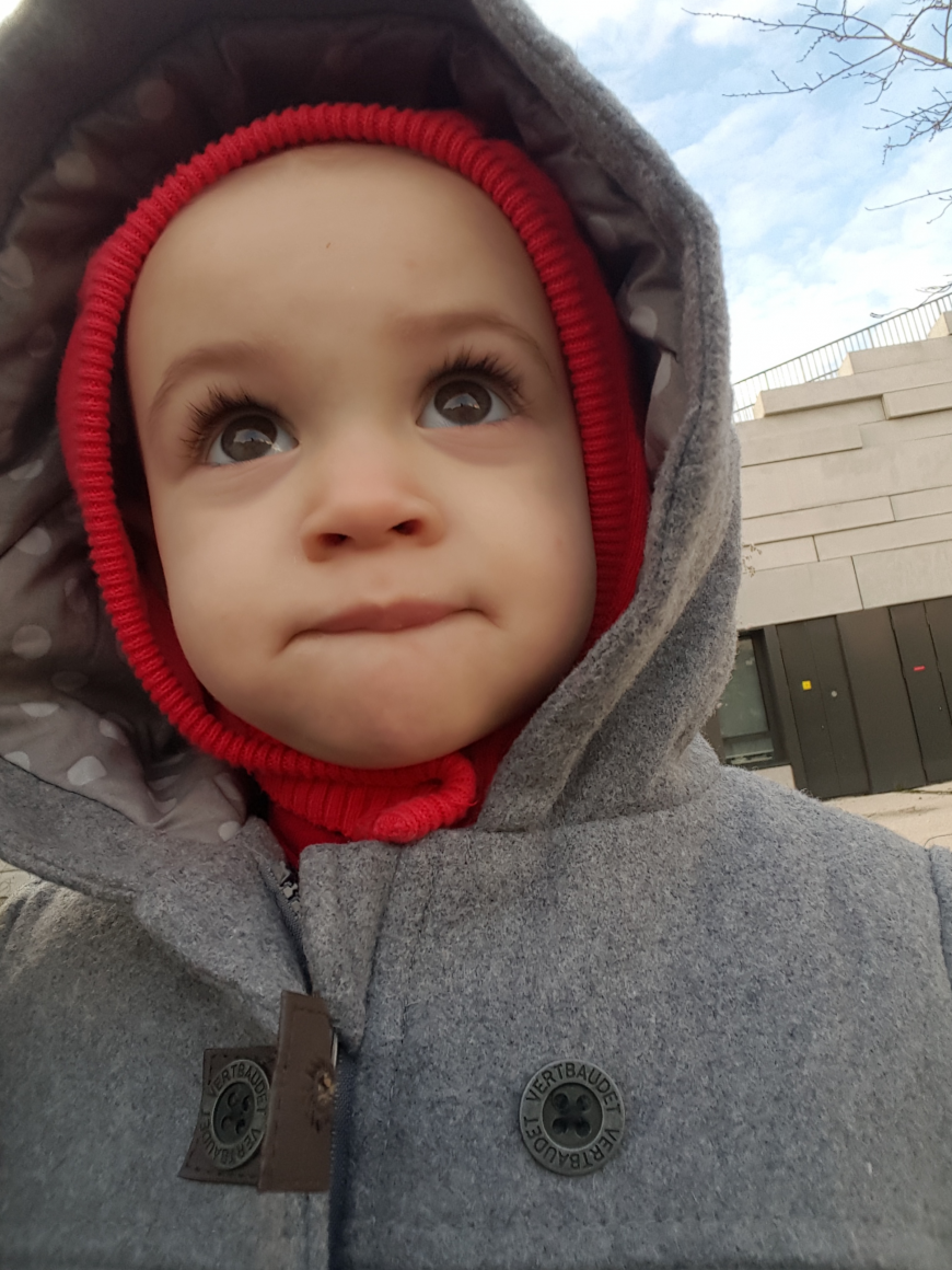 Charlie fait du vélo